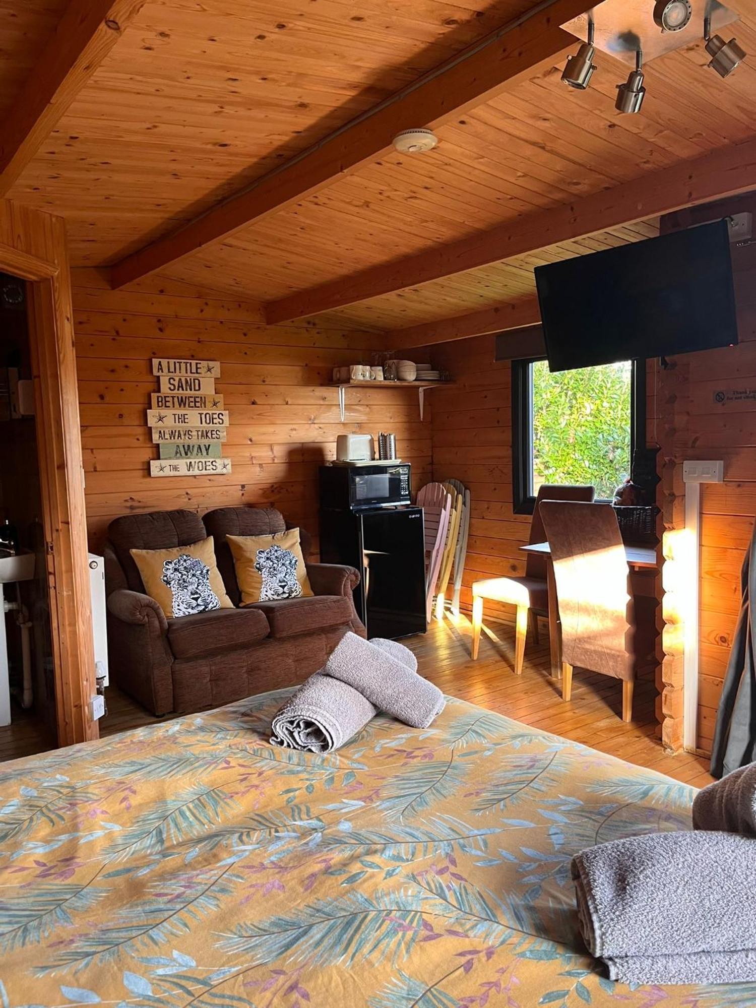 Morlais Log Cabin Lyme Regis Exterior photo